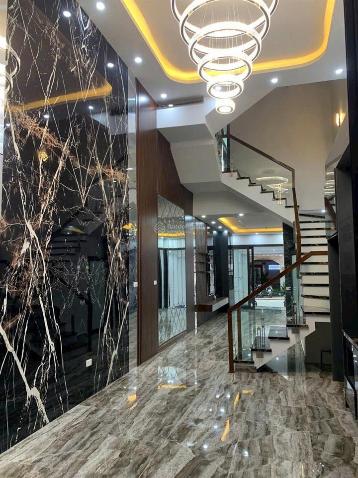 Bán nhà mặt đường tô vũ  văn cao