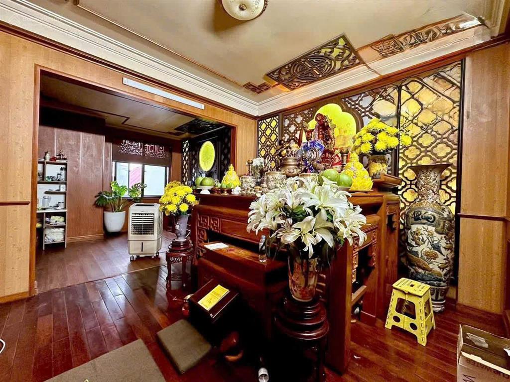Nhà dân xây độc lập diện tích lớn giữa trung tâm phố hai bà trưng (cát dài)