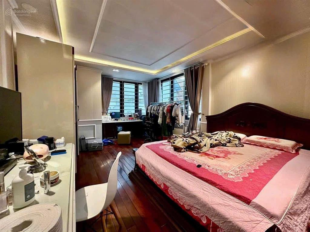 Nhà dân xây độc lập diện tích lớn giữa trung tâm phố hai bà trưng (cát dài)