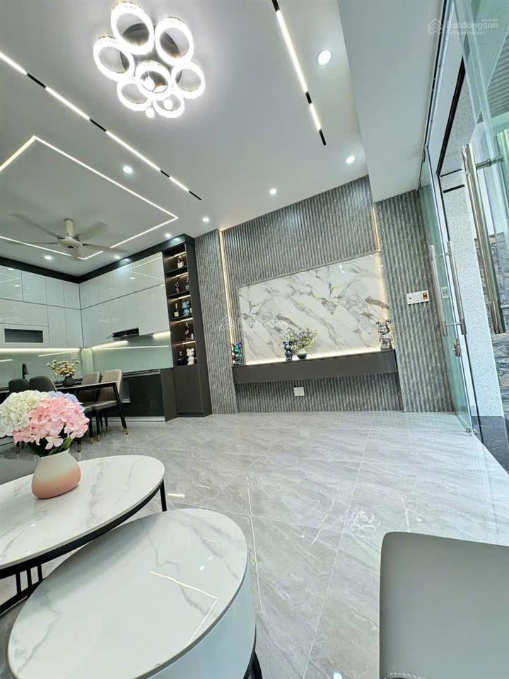 Nhà đẹp lê lợi  sân cổng riêng biệt  chỉ việc xách vali về ở!
