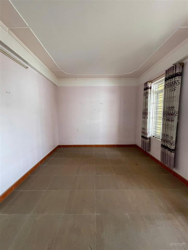 Bán nhà 3 tầng, cách mặt đường đà nẵng chỉ 50m. ô tô vào tận nhà, có thể lắp thang máy