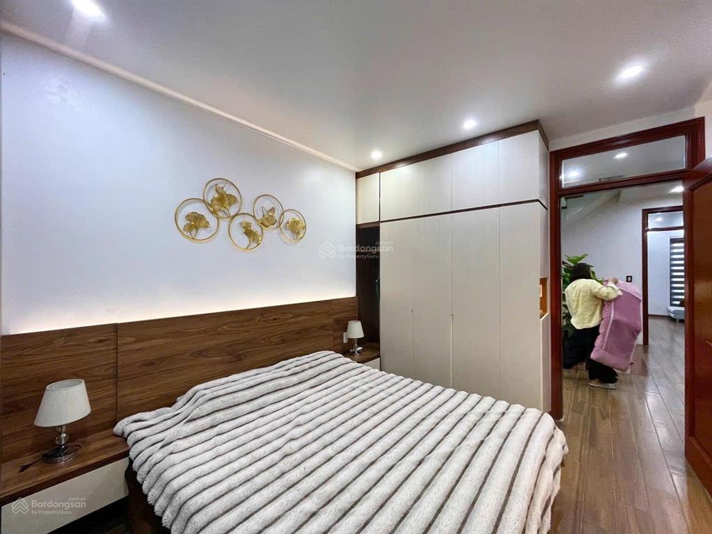 Nhà 5 tầng thang máy tuyến 2 lê hồng phong