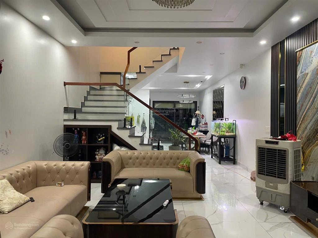 Bán nhà mặt ngõ trung lực ngõ ô tô tránh nhau nhà còn rất mới