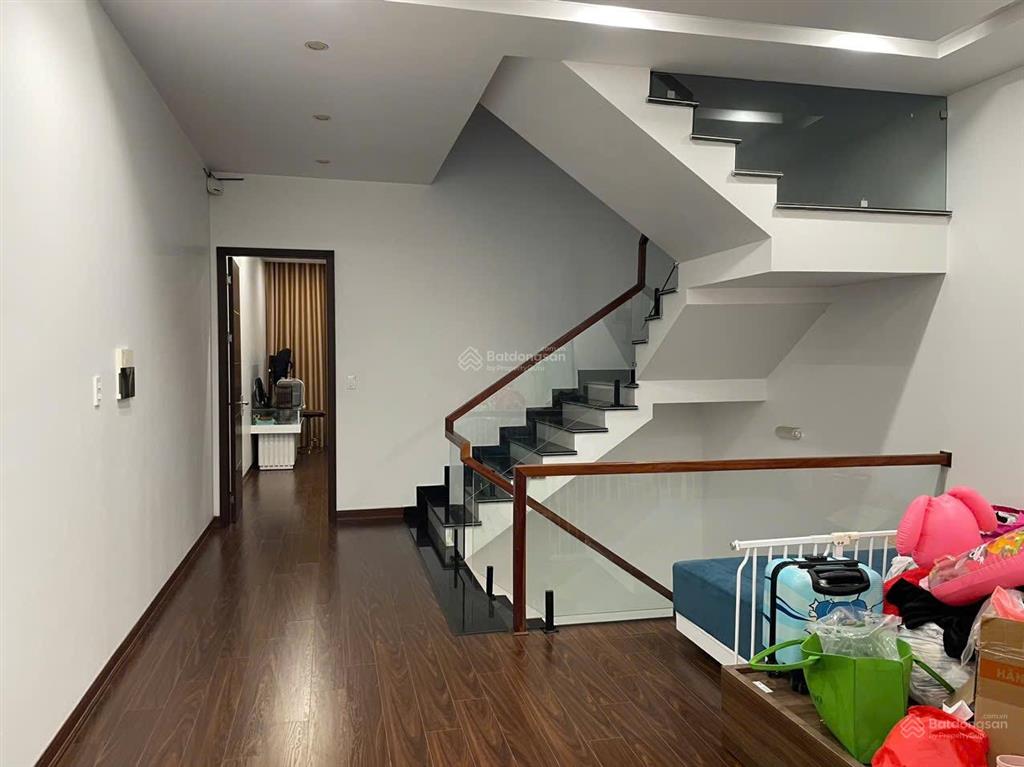 Bán nhà mặt ngõ trung lực ngõ ô tô tránh nhau nhà còn rất mới