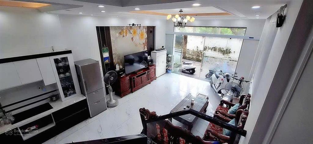 Bán căn nhà 04 tầng độc lập tại tuyến 2 hoàng thế thiện
