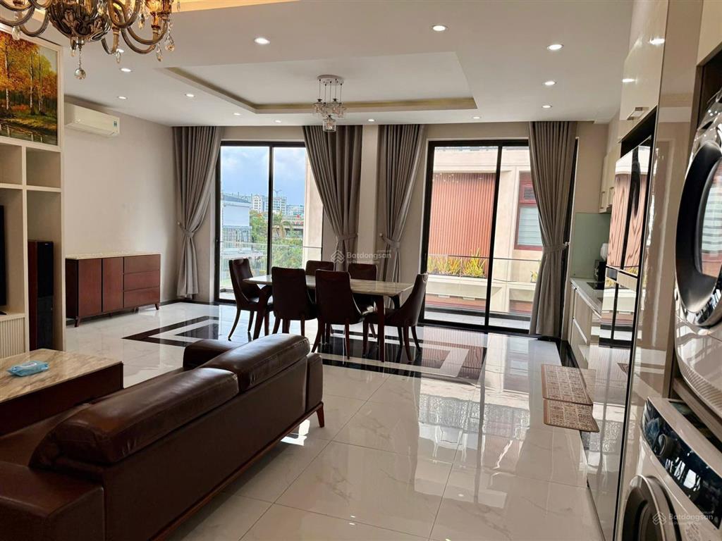 Bán căn biệt thự như hình  view trực diện sông.
diện tích đất 367m (14,7x 25m)