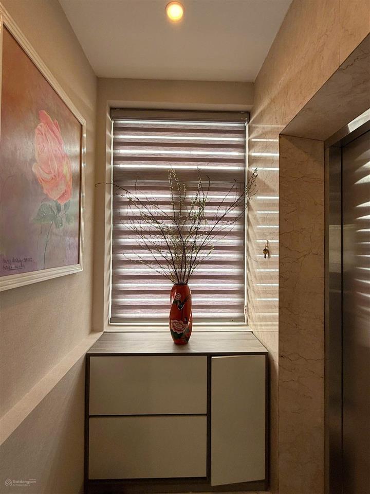 Bán căn biệt thự như hình  view trực diện sông.
diện tích đất 367m (14,7x 25m)