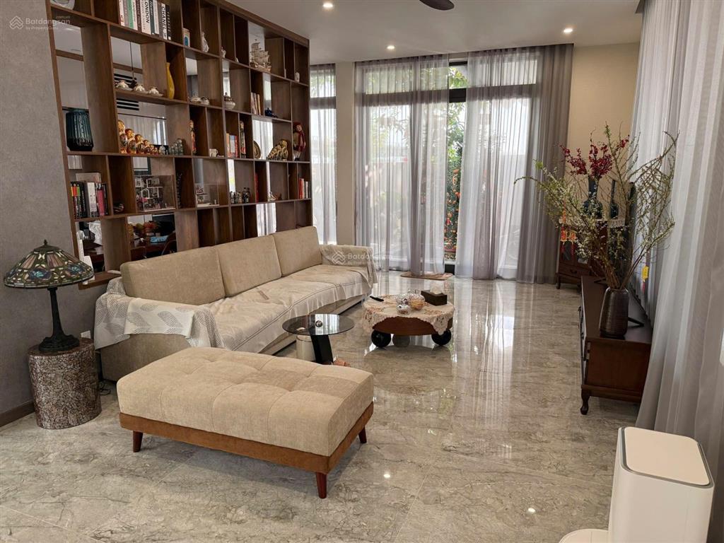 Bán căn biệt thự như hình  view trực diện sông.
diện tích đất 367m (14,7x 25m)