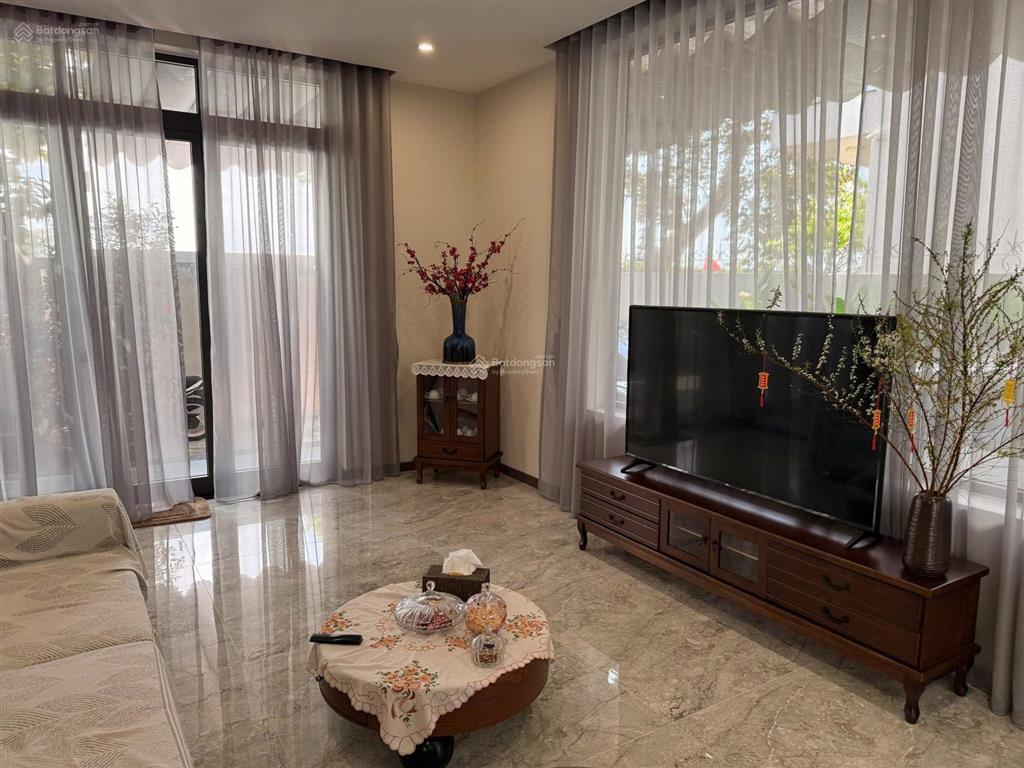 Bán căn biệt thự như hình  view trực diện sông.
diện tích đất 367m (14,7x 25m)