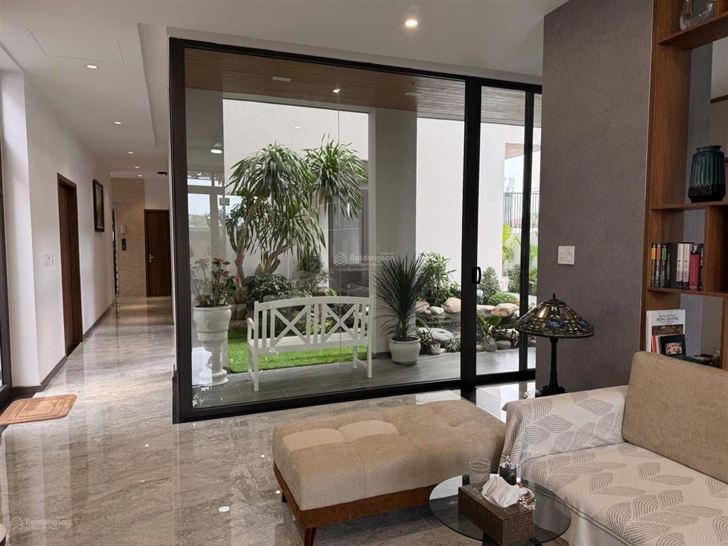 Bán căn biệt thự như hình  view trực diện sông.
diện tích đất 367m (14,7x 25m)