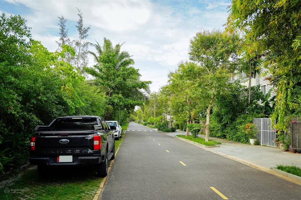 Bán căn biệt thự dự án casamia view sông hội an. diện tích đất 303m,ngoài mặt sông 150m được sử dụg