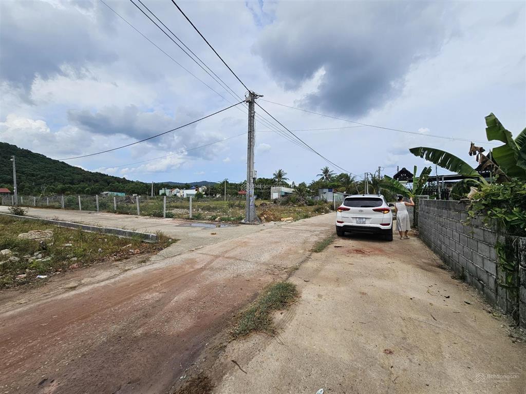 Bán đất bến tràm, phú quốc, đường rộng 10m, diện tích 500m2 có 100m2 thổ cư