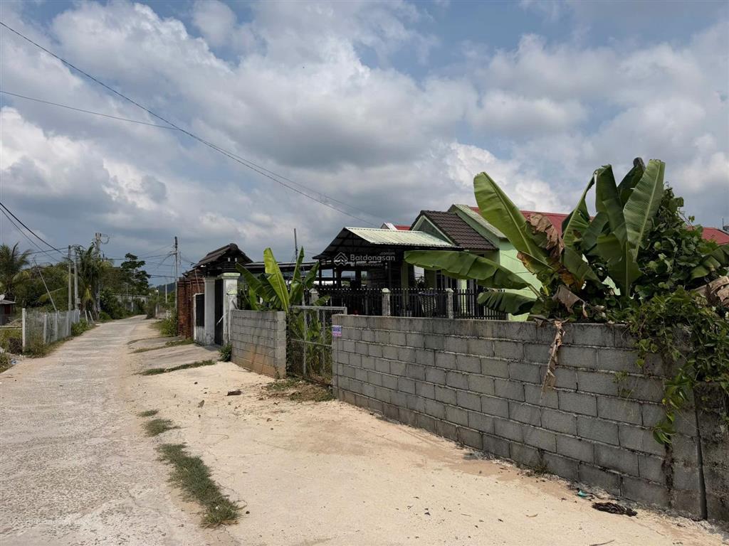 Bán đất bến tràm, phú quốc, đường rộng 10m, diện tích 500m2 có 100m2 thổ cư