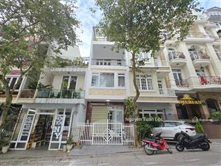 Chính chủ cần bán nhà mặt tiền khu golf valley, phường 2, đà lạt, thích hợp để ở hoặc kinh doanh