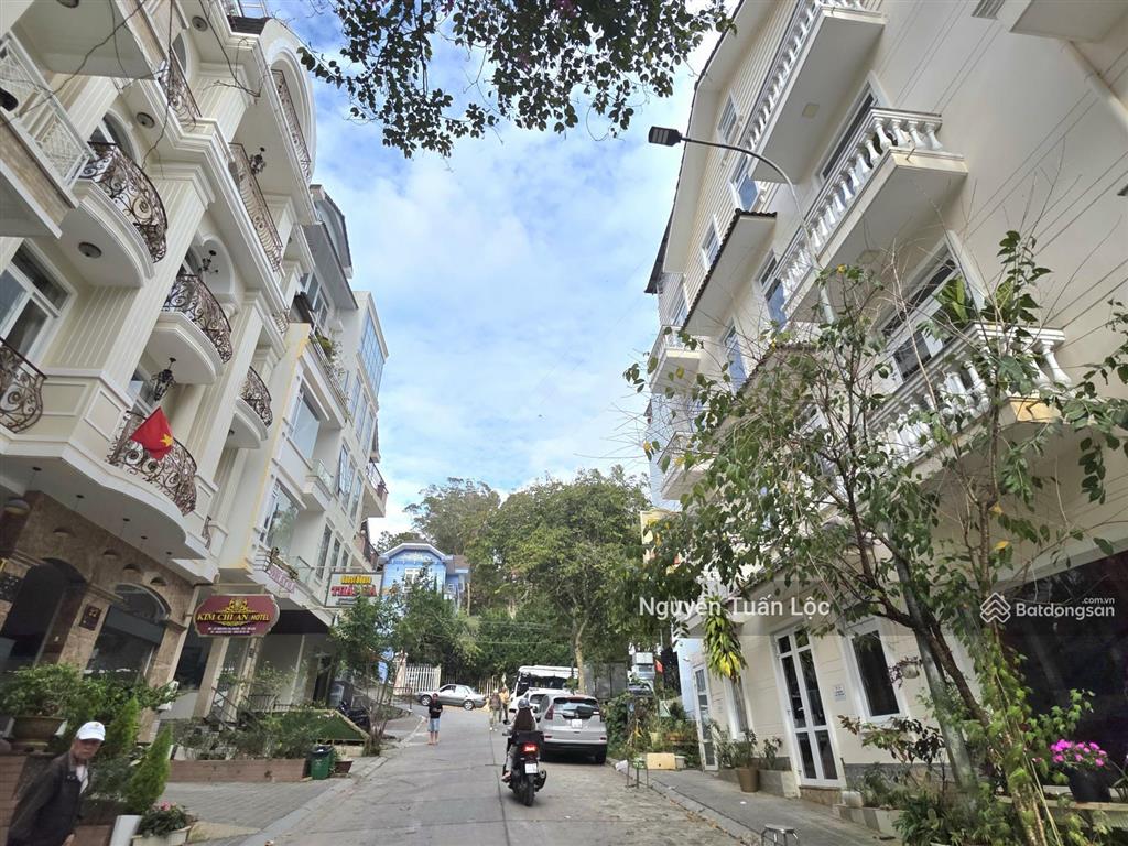 Chính chủ cần bán nhà mặt tiền khu golf valley, phường 2, đà lạt, thích hợp để ở hoặc kinh doanh