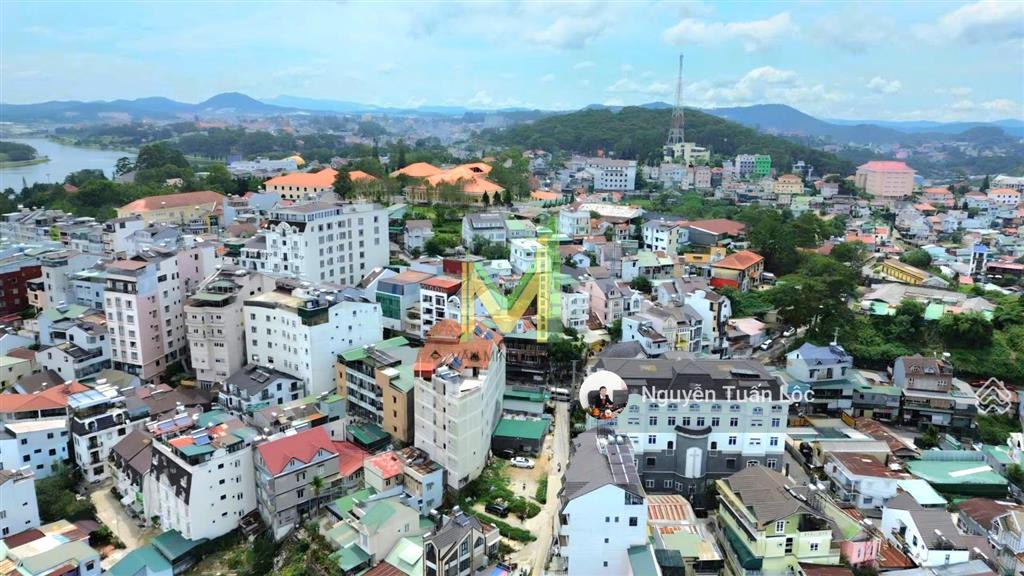 Bán lô đất 518m2 phù hợp xây dựng khách sạn, ngay trung tâm đà lạt, hai mặt tiền đường lớn