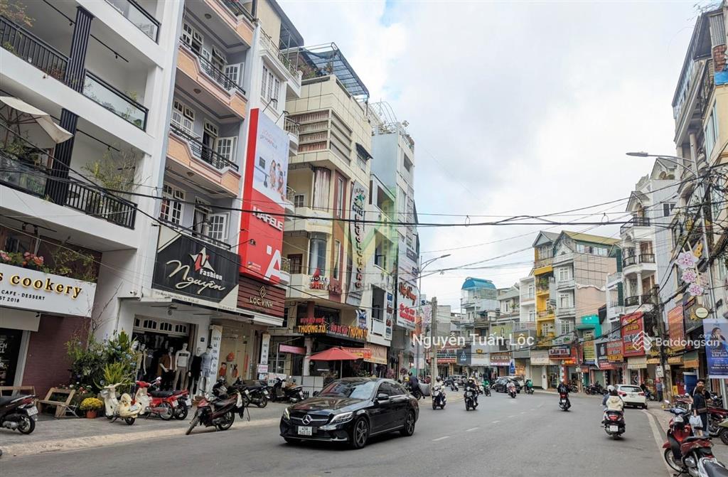Bán gấp nhà ngang 8.2m phan đình phùng, phường 1, đà lạt, hai mặt tiền thuận tiện kinh doanh