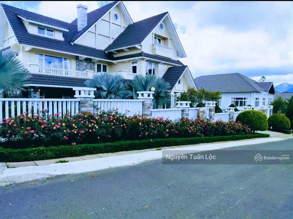 Bán gấp lô đất 300m² khu villa đồi huy hoàng, phường 8, đà lạt, hai mặt tiền siêu view