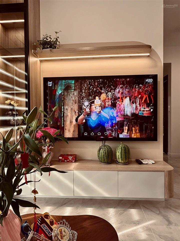 Cần bán căn hộ oriental plaza 2pn view đông nam đã có sổ hồng giá chỉ 4 tỷ.  0938 694 ***