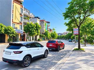 Hàng khủng thuận tiện kinh doanh buôn bán showroom ôtô nội thất. mặt tiền 32m.  0879 666 ***