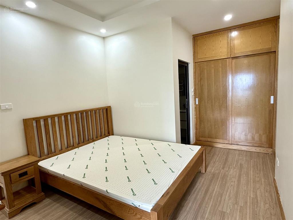 Bán căn hộ đã cải tạo, thiết kế đẹp tại 26 liễu giai, 10,8 tỷ, 70m2, nhiều tiện ích