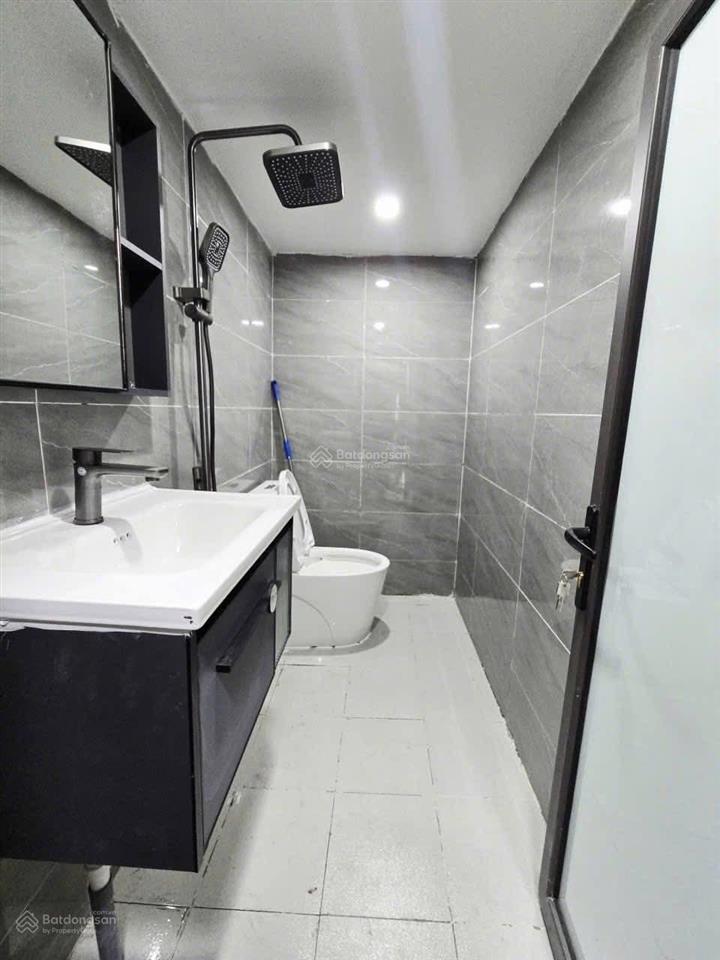 Bán nhà tập thể ngõ 84 chùa láng đt sổ 28m2, thực tế 55m2t2 giá chỉ 3.56 tỷ, ô tô đỗ chân cầu thang