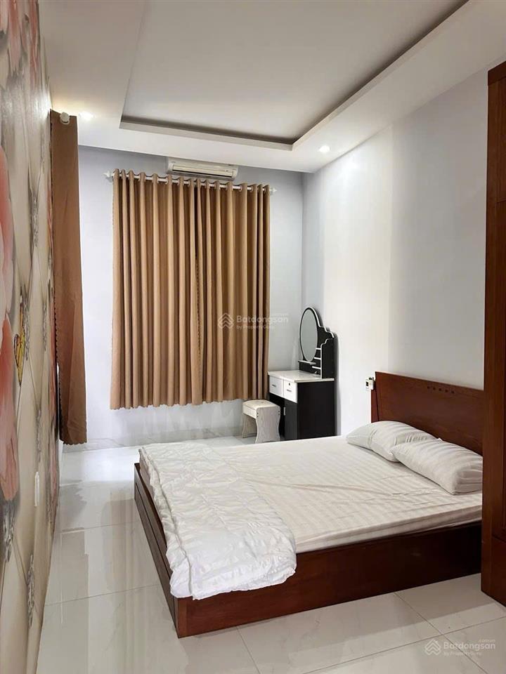 Cho thuê nhà rộng gồm 4 phòng ngủ tại hòa cường bắc, gần đường 2/9