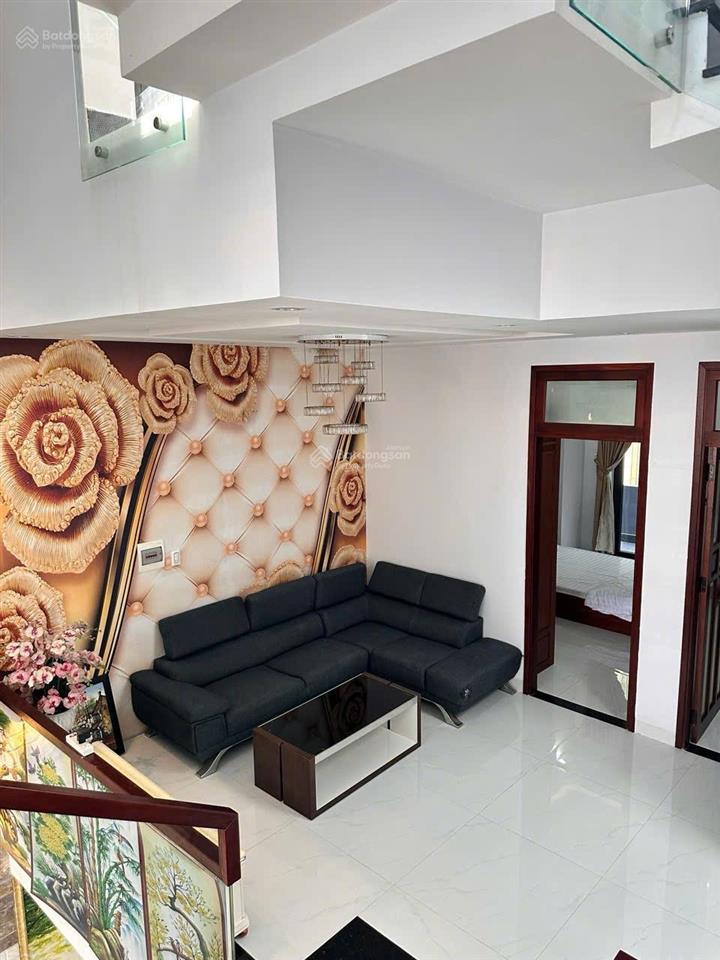 Cho thuê nhà rộng gồm 4 phòng ngủ tại hòa cường bắc, gần đường 2/9