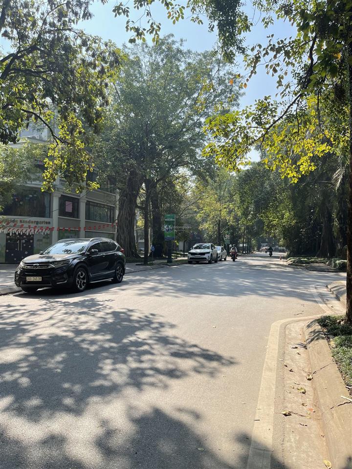 Hàng hiếm bán nhà phố thương mại phố trúc ecopark, 2 mặt tiền, đường 35m, view trường greenfield