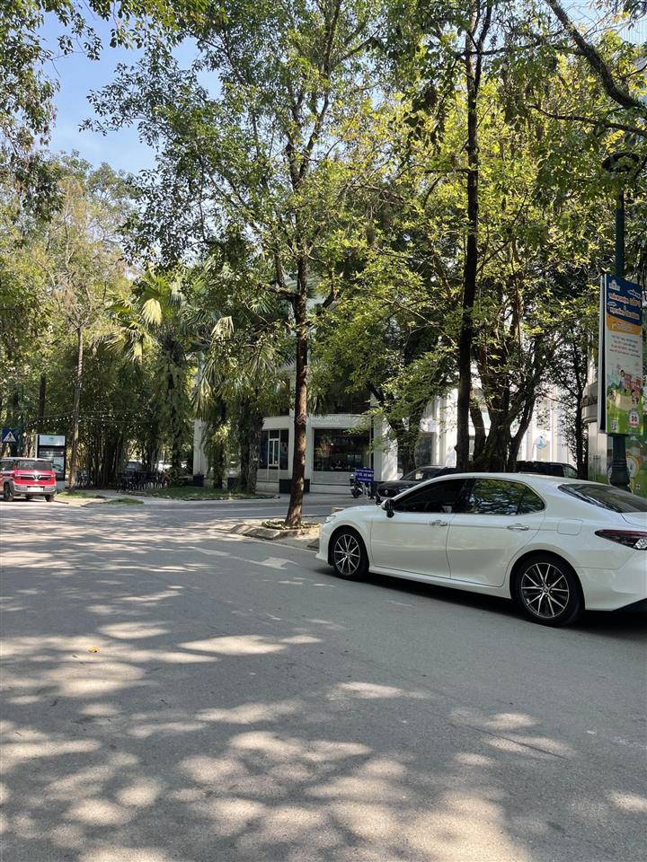 Hàng hiếm bán nhà phố thương mại phố trúc ecopark, 2 mặt tiền, đường 35m, view trường greenfield