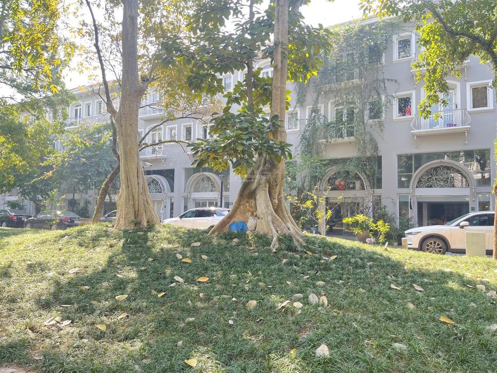 Hàng hiếm bán nhà phố thương mại phố trúc ecopark, 2 mặt tiền, đường 35m, view trường greenfield