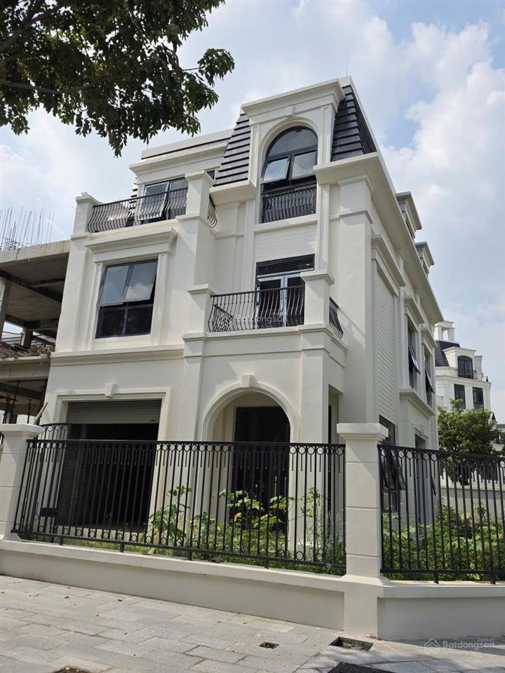Bán biệt thự lô góc gần hồ dự án hinode royal park. dt 250m2 giá 58 tỷ.  0966 761 ***