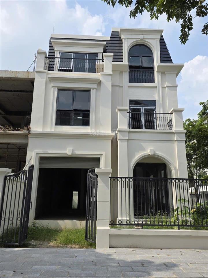 Bán biệt thự lô góc gần hồ dự án hinode royal park. dt 250m2 giá 58 tỷ.  0966 761 ***