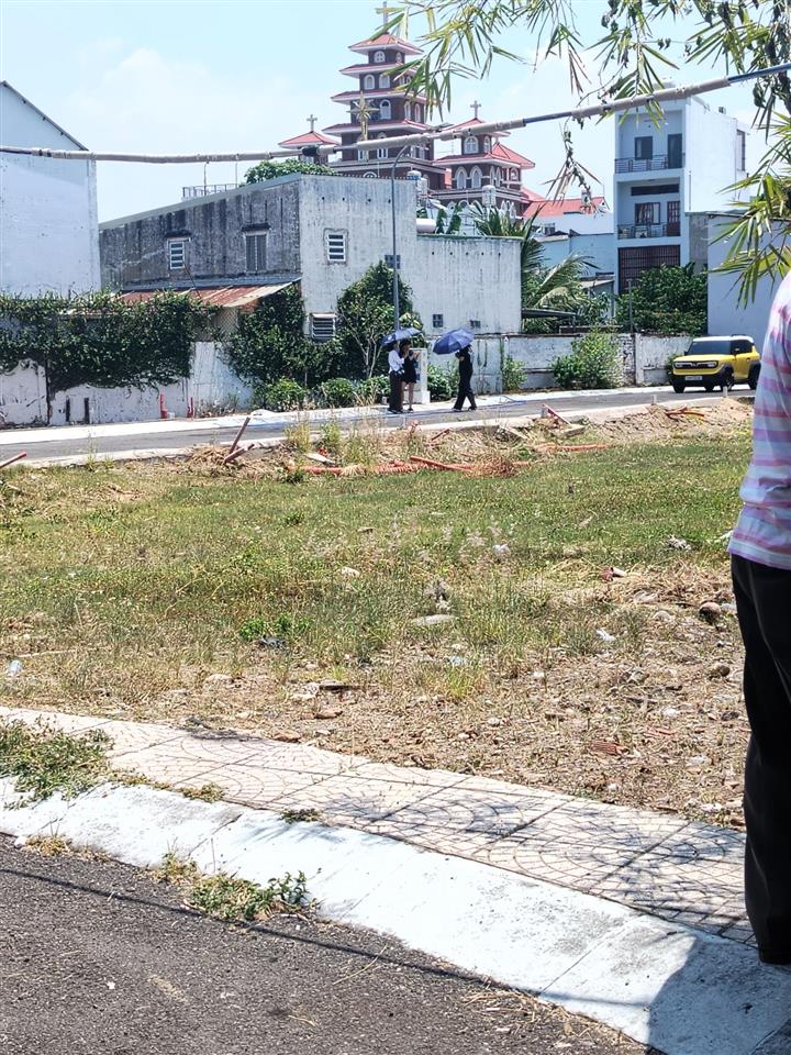 Đất xây căn hộ dịch vụ mt đường số 7, bình trưng đông