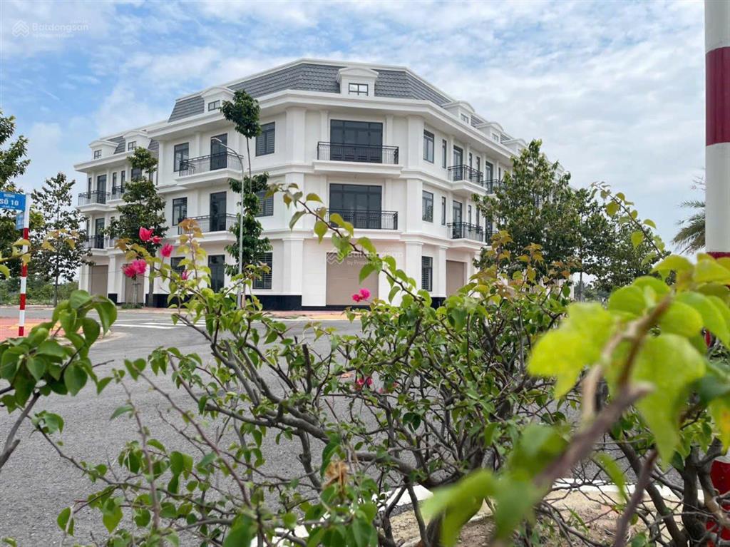Mega city 2  nhơn trạch  bán biệt thự v4  3 (220m2) giá 2,850tỷ đường tl25c, đồng nai