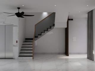 Nhà mặt tiền có thang máy, 350m2 sử dụng, 60tr/ tháng, đường lê hữu kiều rộng 24m