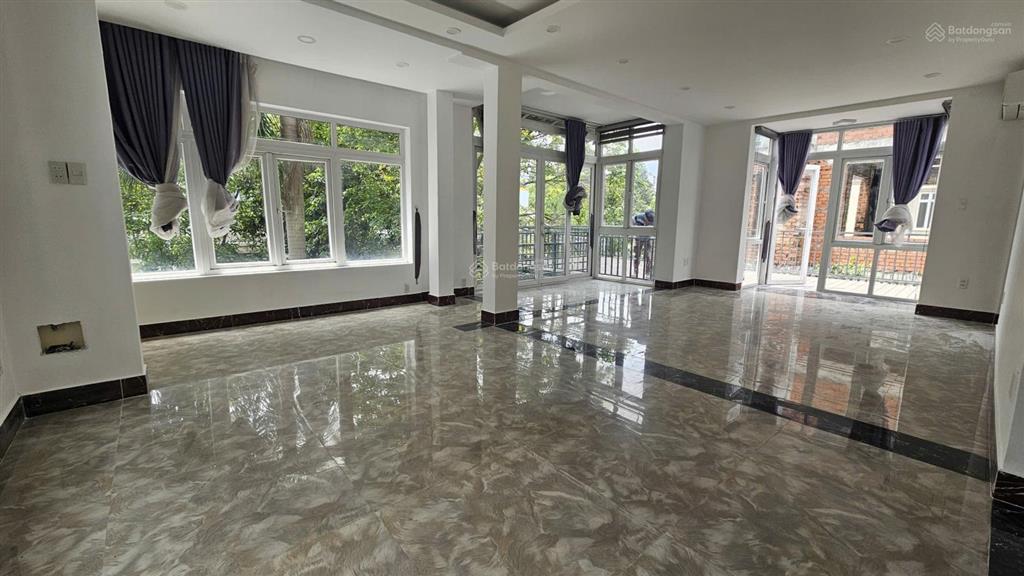 Hot  villa đường bát nàn 8 phòng ngủ, 15mx18m  70tr / tháng