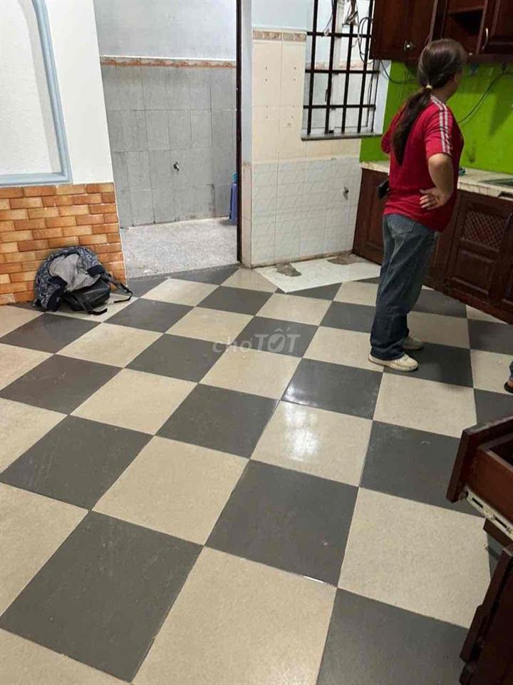 Nhà mặt tiền kinh doanh  cho thuê nguyên căn chợ bà hom