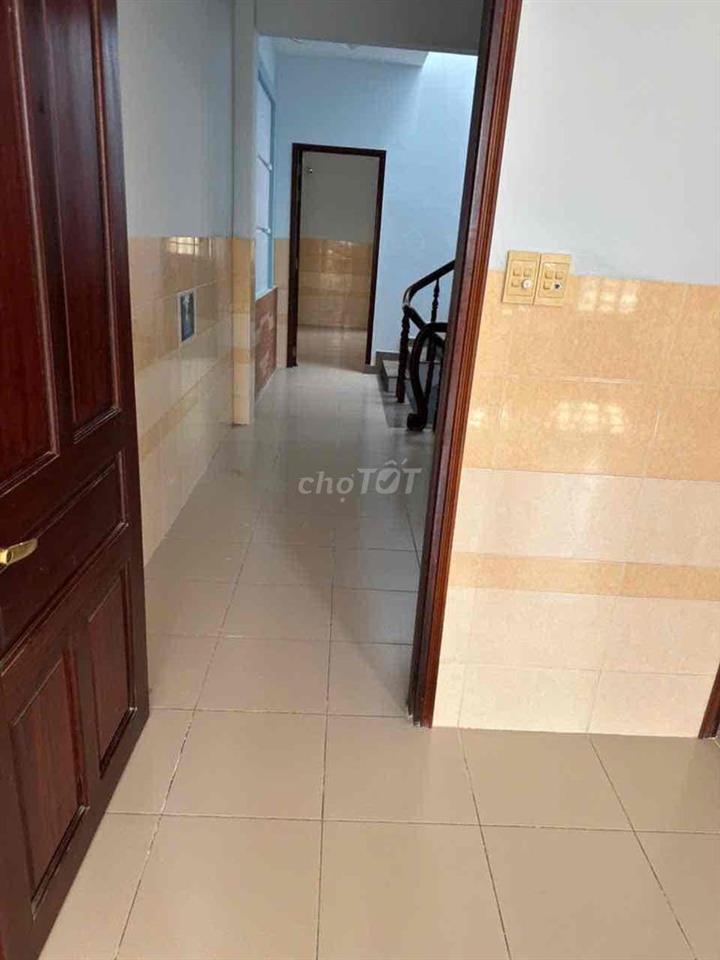 Nhà mặt tiền kinh doanh  cho thuê nguyên căn chợ bà hom