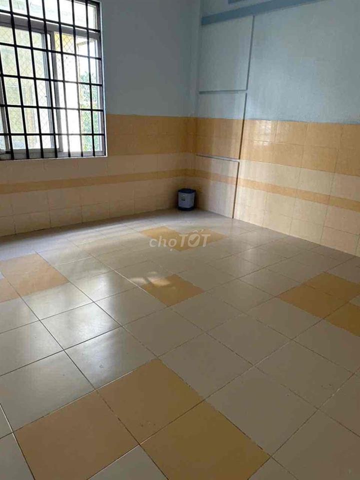 Nhà mặt tiền kinh doanh  cho thuê nguyên căn chợ bà hom