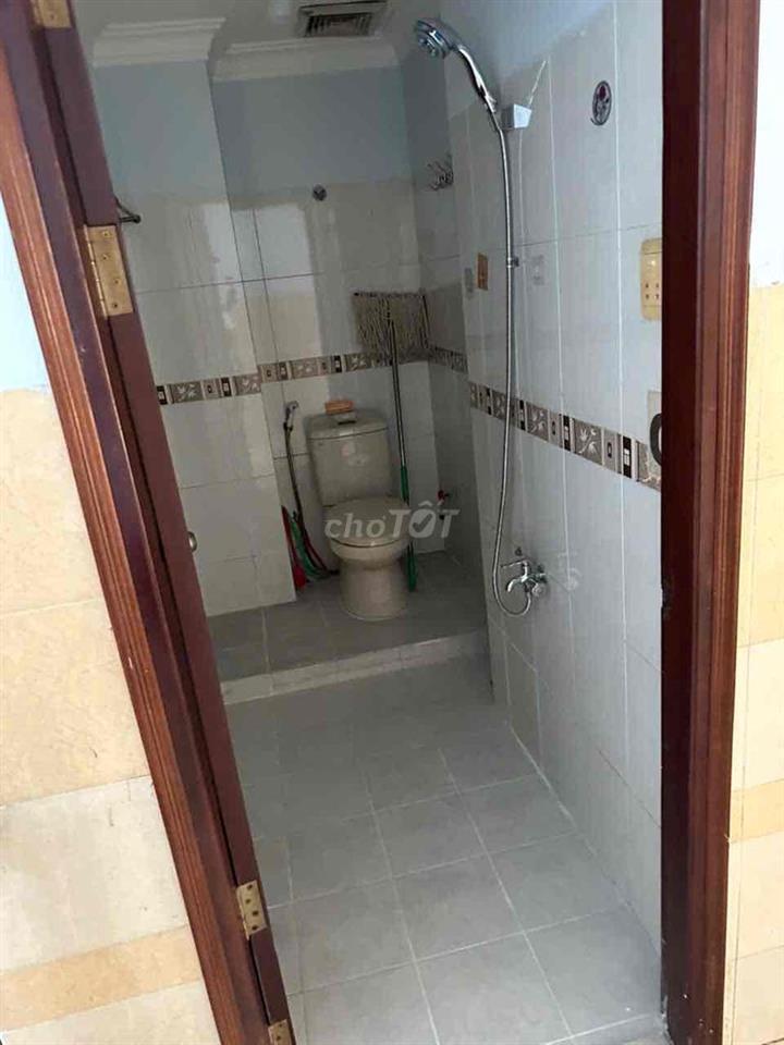 Nhà mặt tiền kinh doanh  cho thuê nguyên căn chợ bà hom