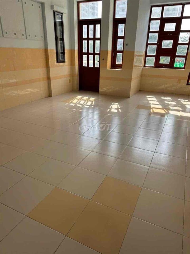 Nhà mặt tiền kinh doanh  cho thuê nguyên căn chợ bà hom