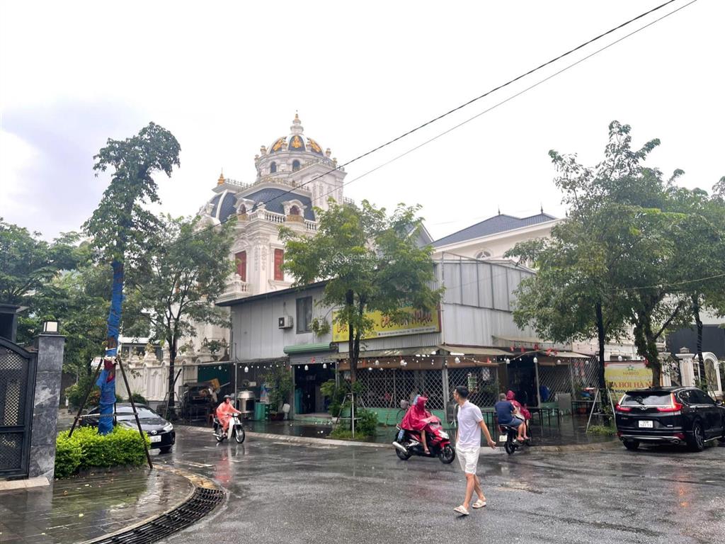 Cần bán gấp lô góc tại đường lê hữu tự, cạnh trụ sở công an xã nguyên khê, đang cho thuê nhà hàng