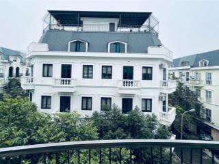 Mình bán liền kề góc 3 mặt đường đã hoàn thiện có thang máy, nội thất đầy đủ. bao giá