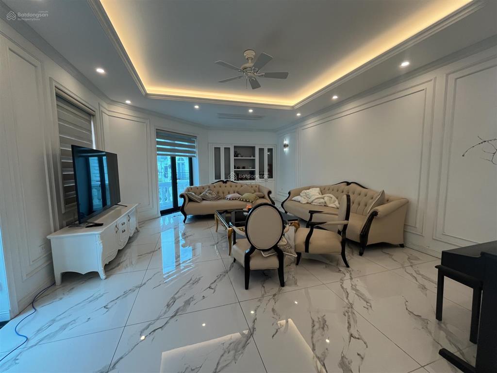 Bán liền kề góc đã hoàn thiện thang máy nội thất