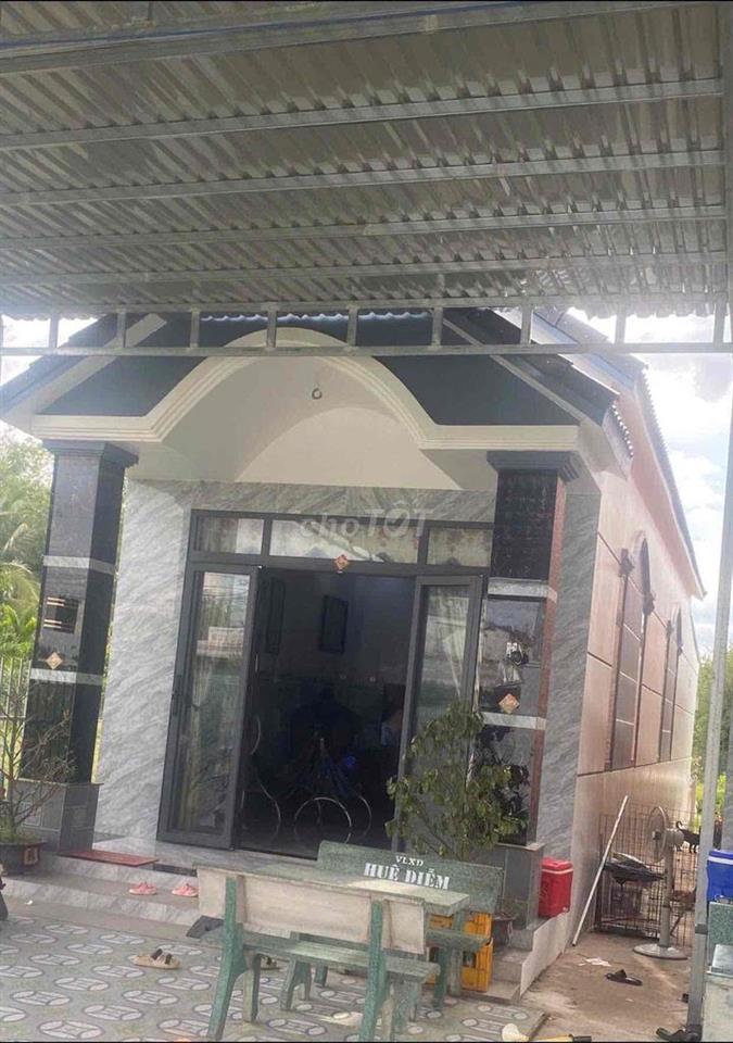 nhà nóc thái mới 99% 5x70 thổ cư 50m 1ty290