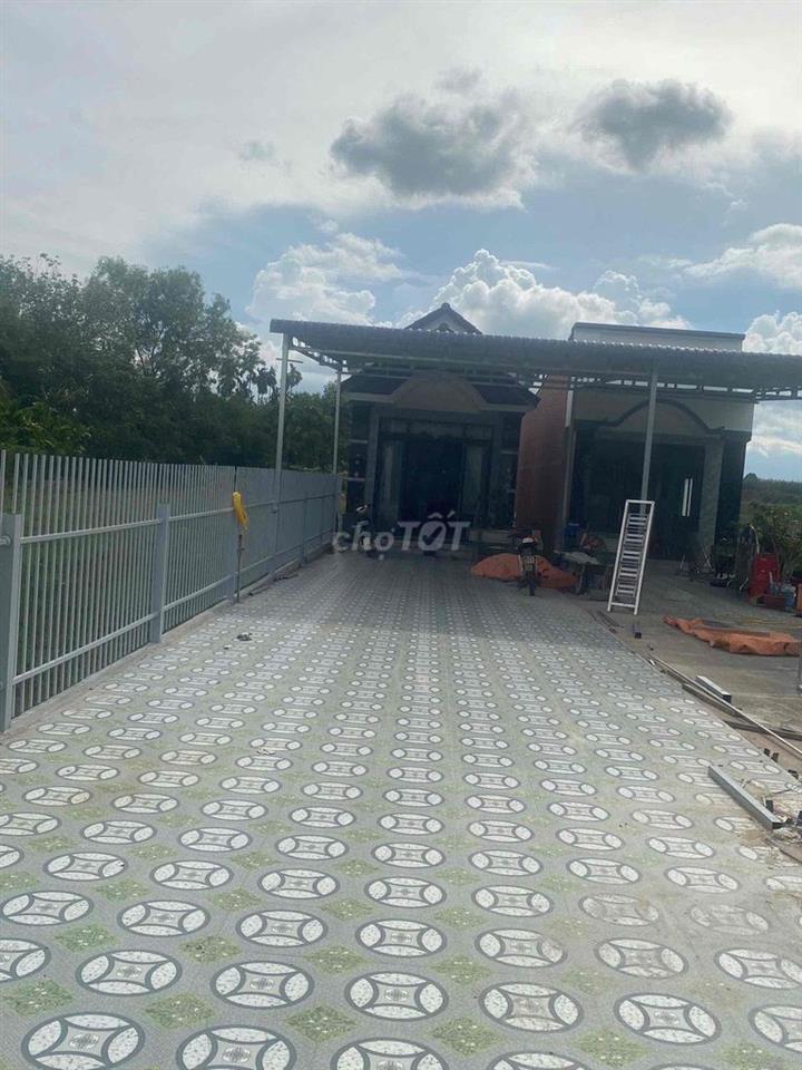 nhà nóc thái mới 99% 5x70 thổ cư 50m 1ty290