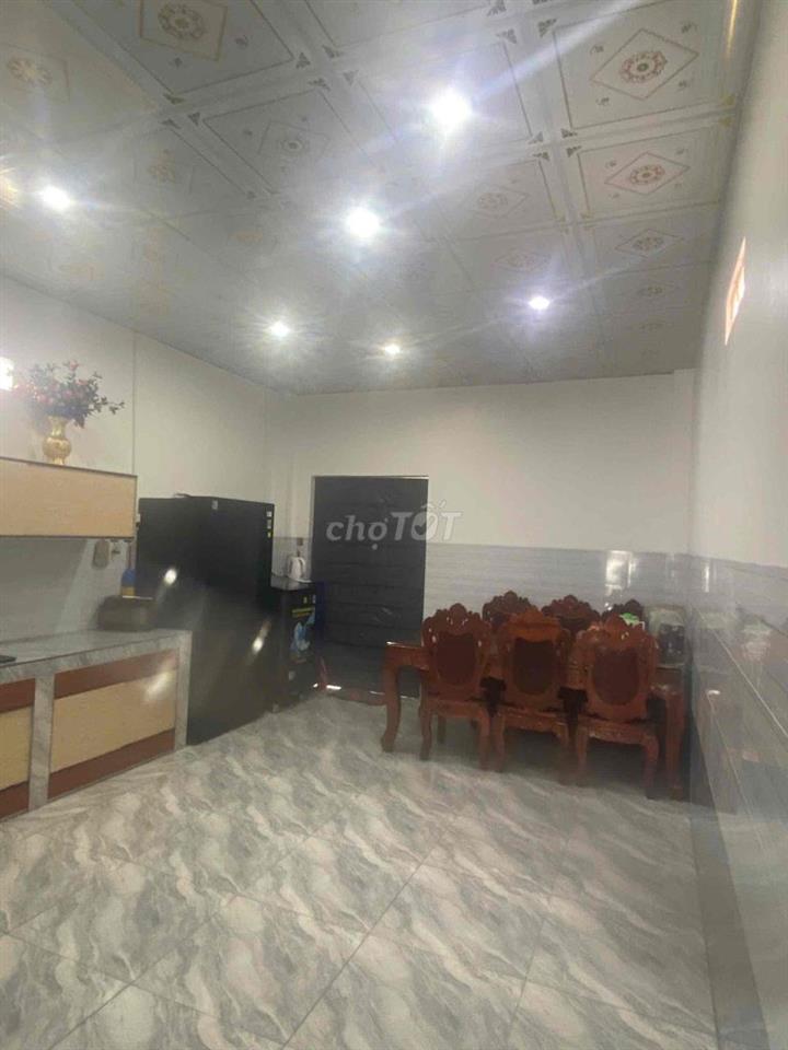nhà nóc thái mới 99% 5x70 thổ cư 50m 1ty290