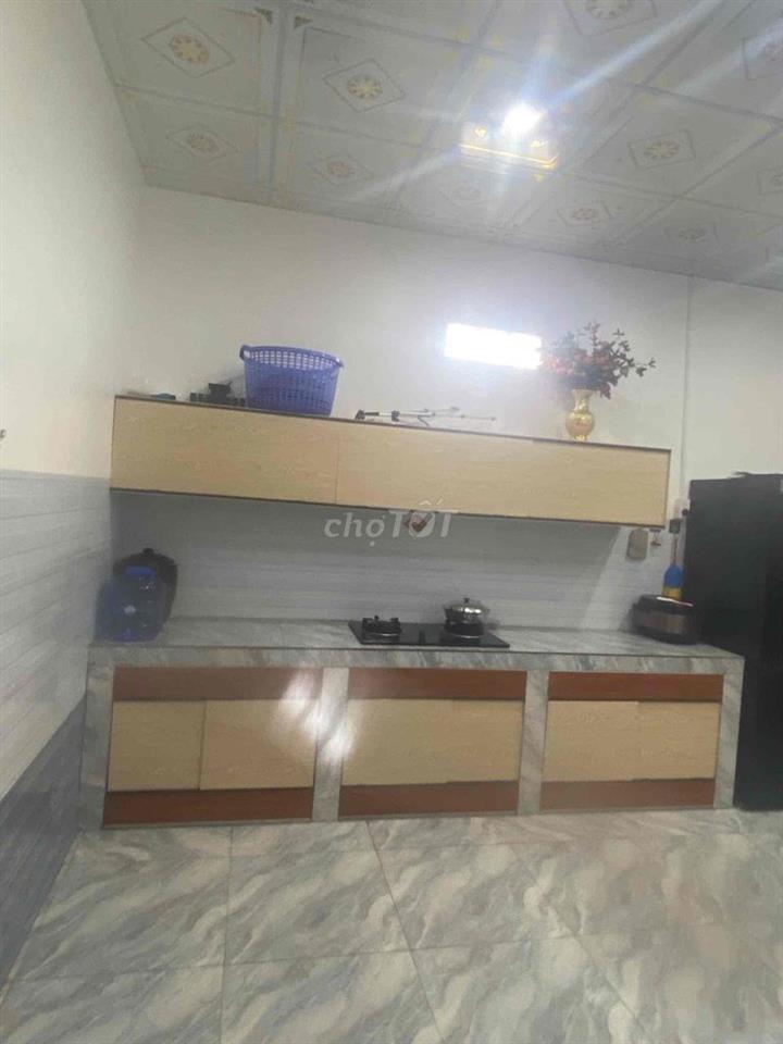 nhà nóc thái mới 99% 5x70 thổ cư 50m 1ty290