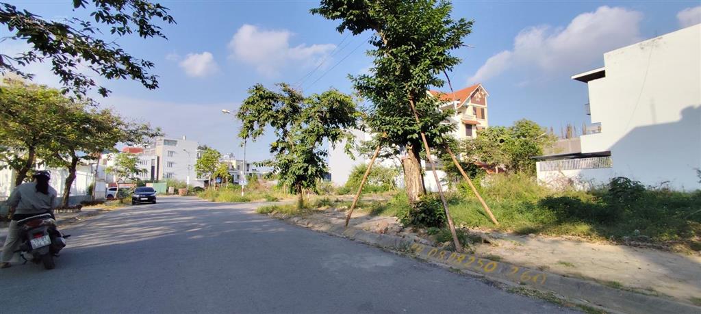 Bán 131,25m2 đất phân lô biệt thự gần mặt đường lê hồng phong. giá 51 triệu/m2